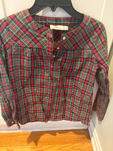 Load image into Gallery viewer, Vineyard vines top Small
