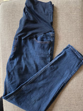 Load image into Gallery viewer, Time and Tru meduim 8-10 maternity jeans Adult Medium
