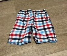 Load image into Gallery viewer, Van Heusen - plaid shorts sz 4 4

