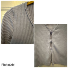 Load image into Gallery viewer, Hollister cropped 3-button sweater, juniors size S, lavender-light grey color. Women's Small
