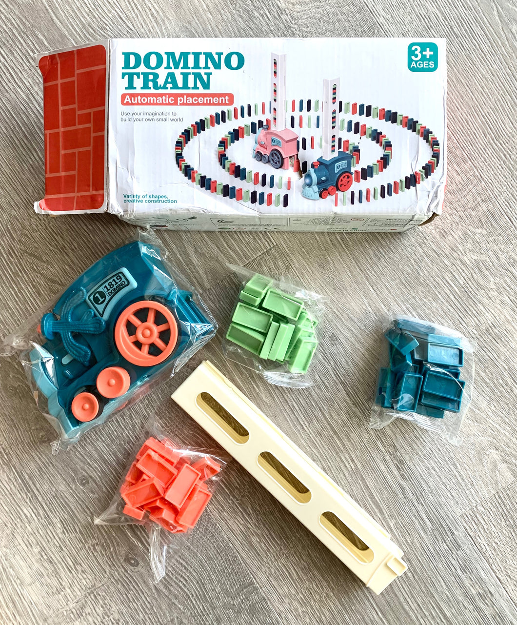 Domino Electric Blue Train Set with Automatic Placement
