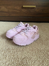 Load image into Gallery viewer, Nike Pink Huarache 8
