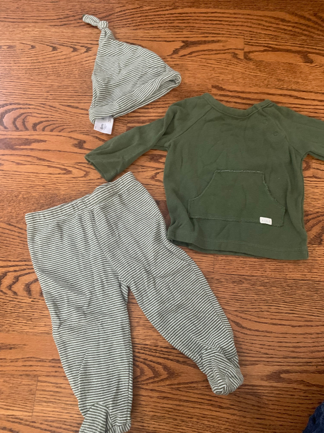 Carters green set footed pants + hat 6 months
