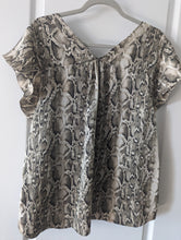 Load image into Gallery viewer, Sanctuary XL snakeskin top Adult XL
