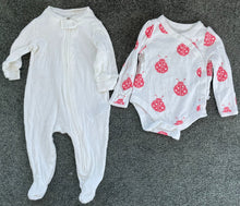 Load image into Gallery viewer, Baby Gap 0-3m 1 Piece Pajamas, Baby Gap Bug Onesie Newborn
