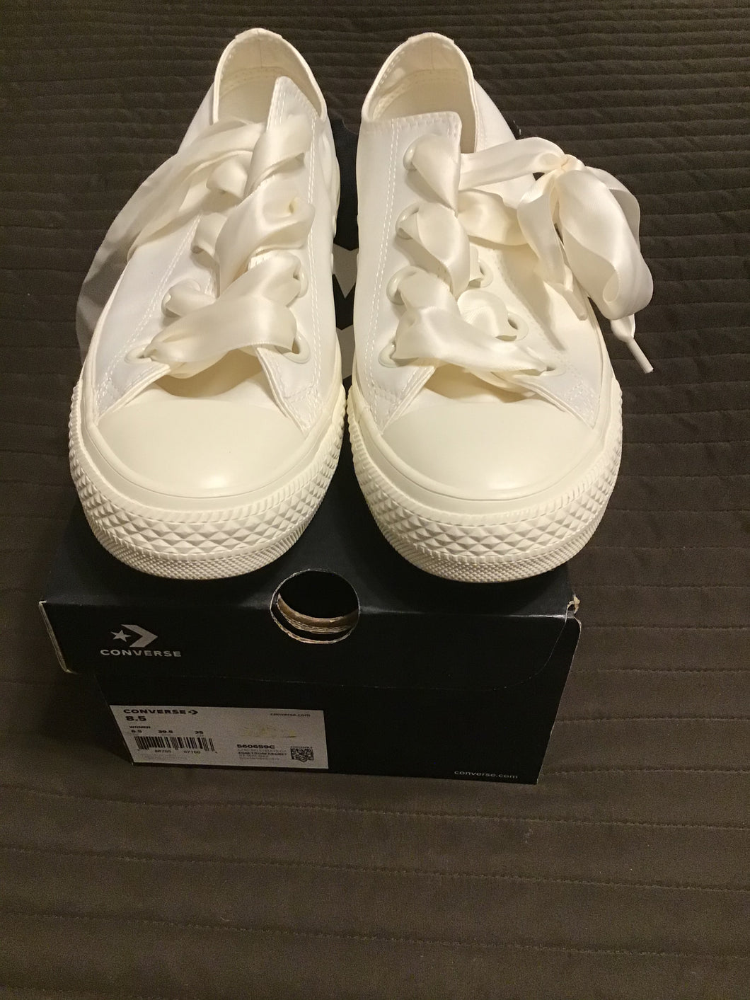 Converse Ivory Low Top Gym Shoes 8.5