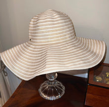 Load image into Gallery viewer, Betmar Beach Packable Sun Hat like New.  Gold and Ivory One Size
