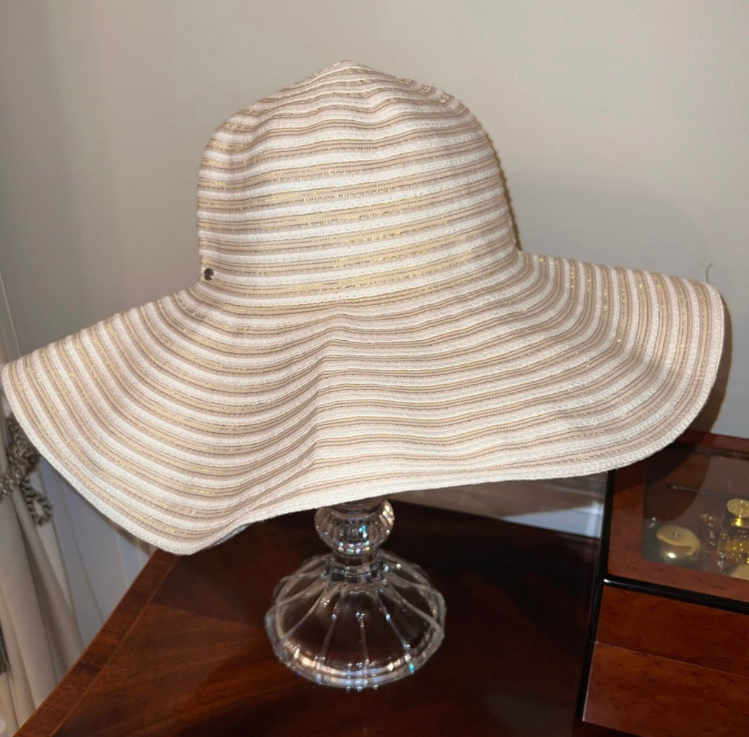 Betmar Beach Packable Sun Hat like New.  Gold and Ivory One Size