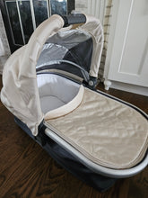 Load image into Gallery viewer, Uppababy Vista 2015+ Cream Bassinet
