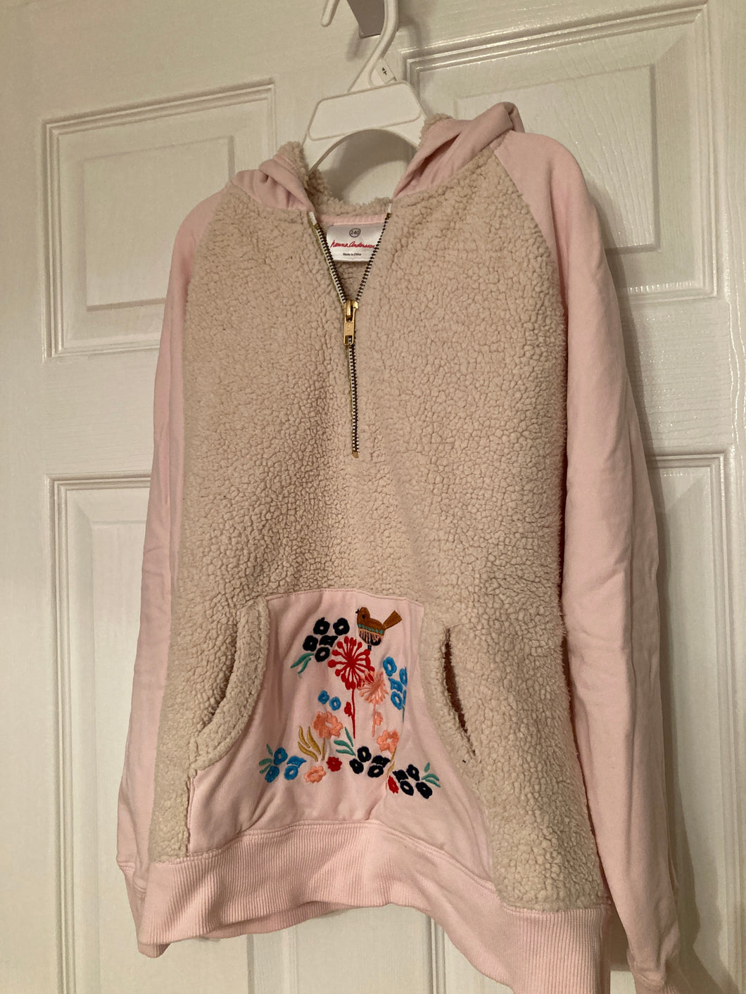 Hanna Andersson sweatshirt with fleece front body, embroidered front pocket 10