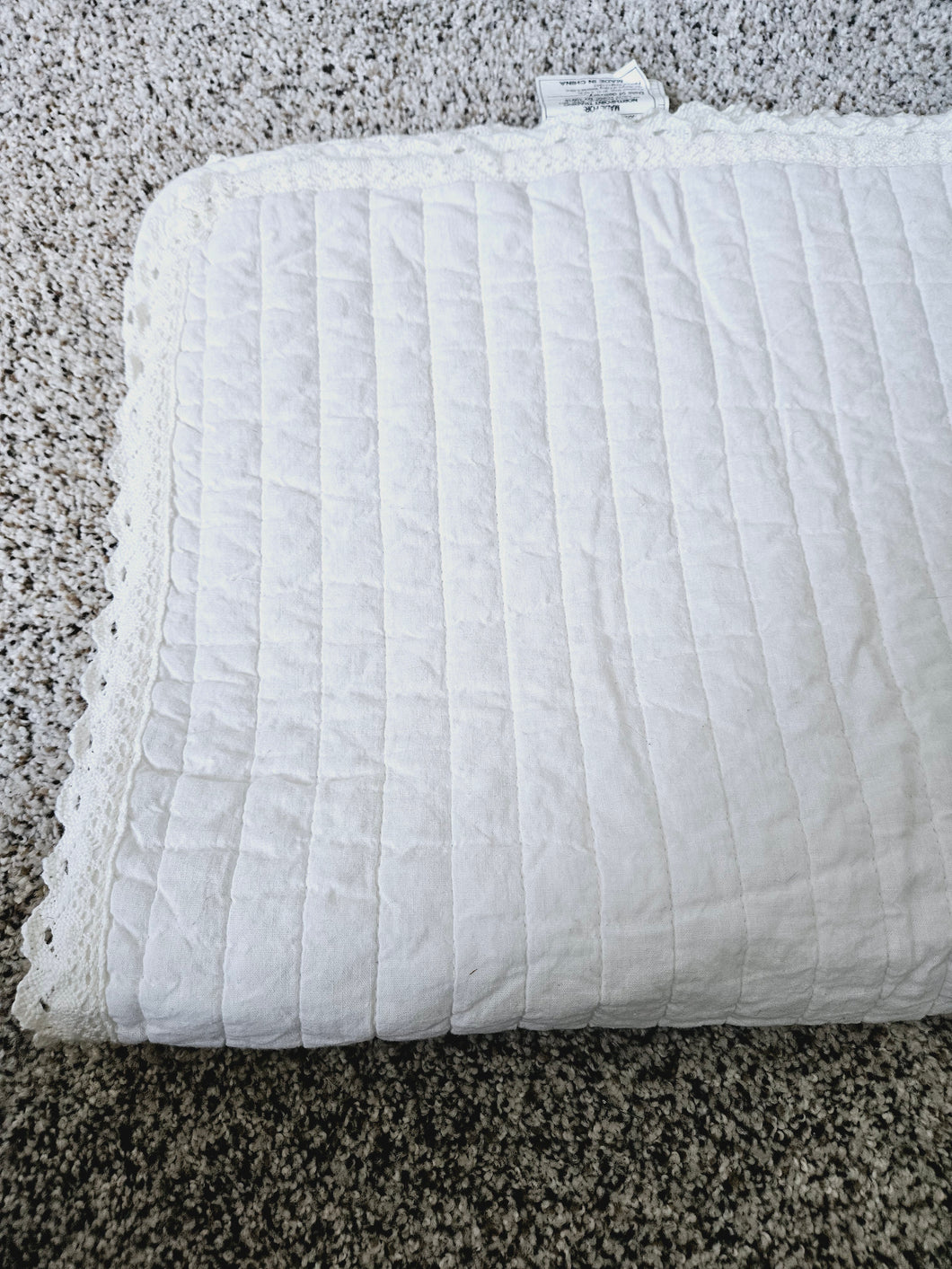 Monlaipin quilted white baby blanket