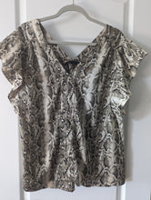 Load image into Gallery viewer, Sanctuary XL snakeskin top Adult XL
