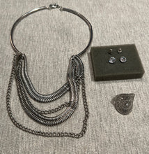 Load image into Gallery viewer, Statement necklace &amp; ring
