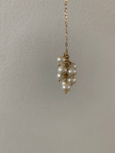 Load image into Gallery viewer, Y necklace pearls, gold plated chain One Size
