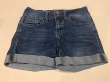 Load image into Gallery viewer, SO Midi Shorts Girls Juniors Size 3 3
