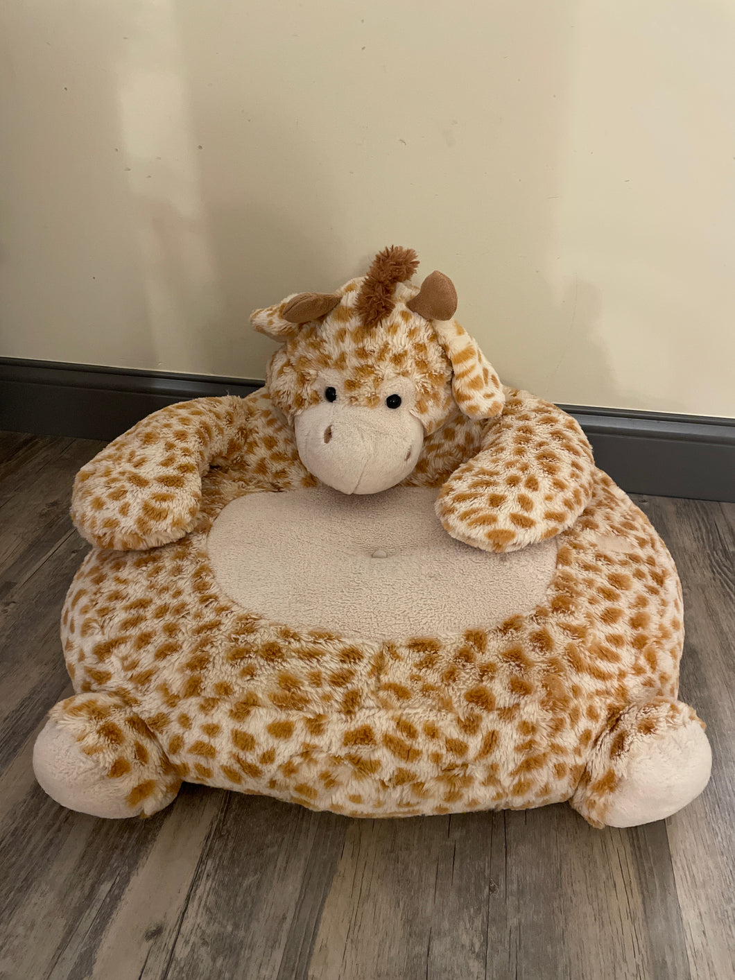 Giraffe seat