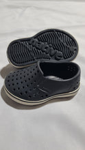 Load image into Gallery viewer, Native toddler size 4 (c4) Navy blue slip on shoes like new! 4
