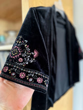 Load image into Gallery viewer, Art Class Gorgeous Velvet Embroidered Kimono-Like New!!!! 6
