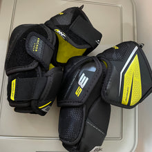 Load image into Gallery viewer, Bauer - Intermediate Hockey Elbow Pads / Guards , Size M Adult Medium
