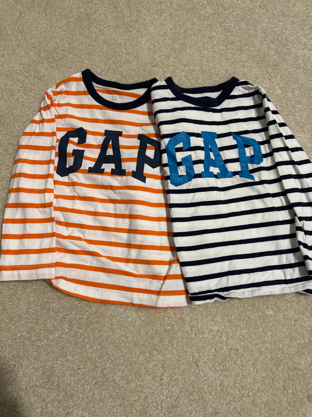 Set of 2 Gap shirts 4