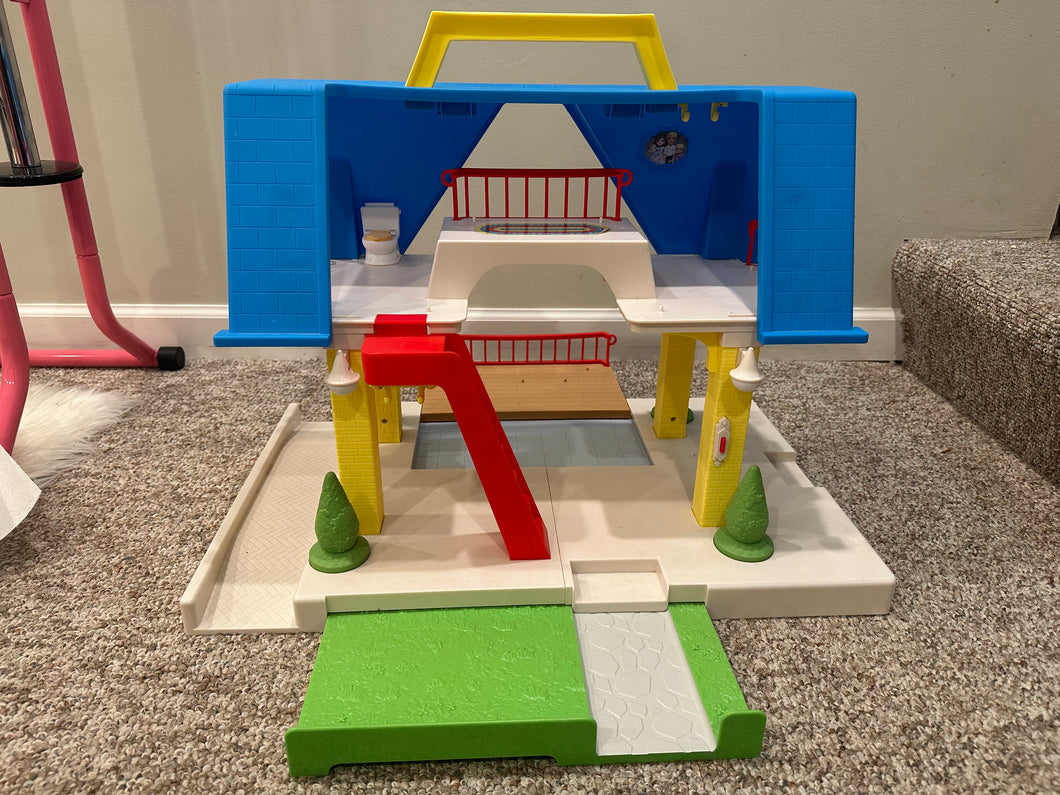 Little Tikes Classic Remake Doll Playhouse