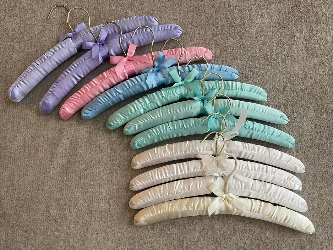 11 Decorative hangers
