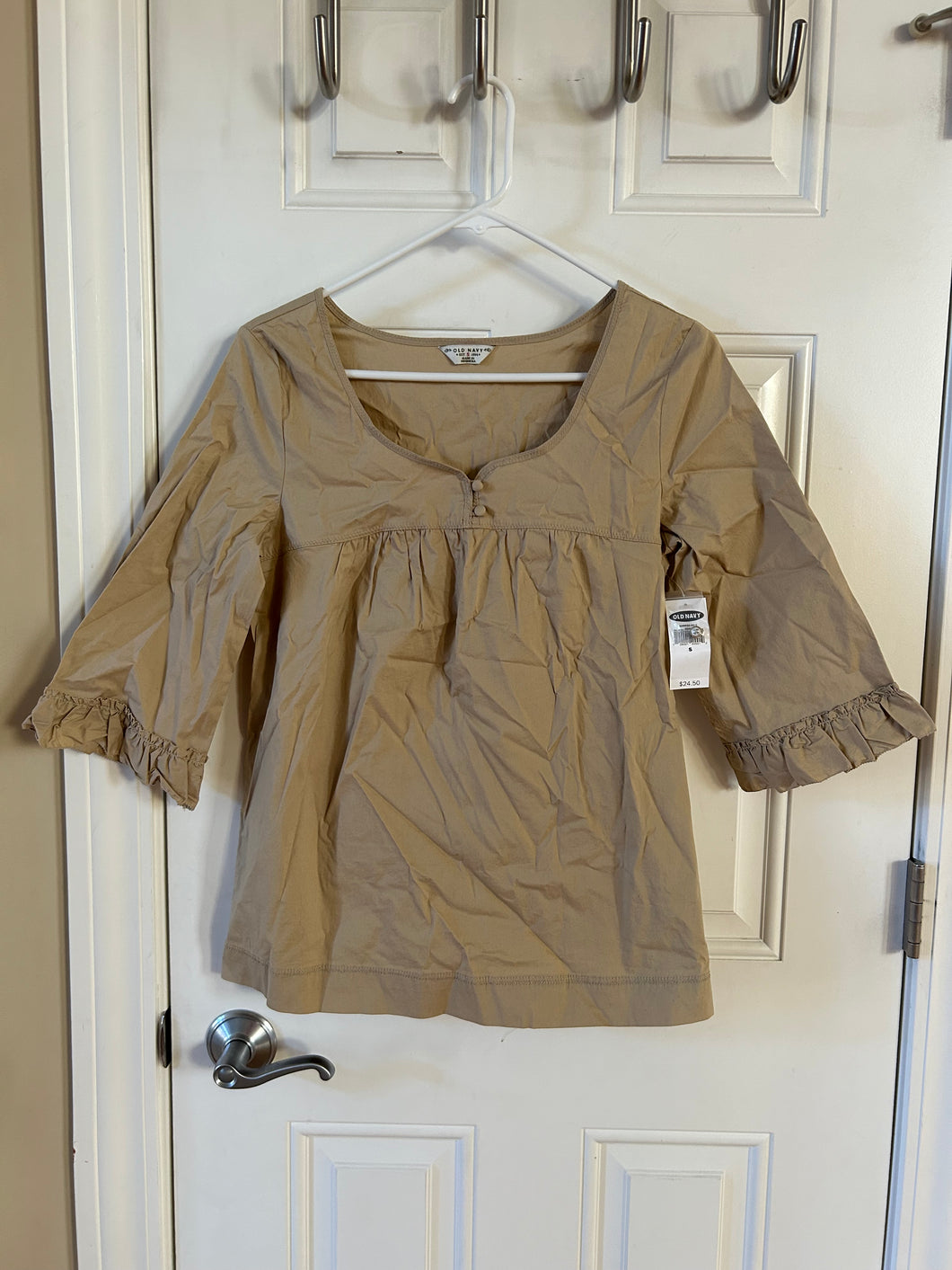 Old Navy - New! Tags on! Khaki babydoll type blouse with pockets! Ruffle sleeve detail.  Adult Small