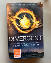 Load image into Gallery viewer, DIVERGENT by Veronica Roth
