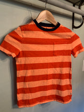 Load image into Gallery viewer, Gap kids pocket tee Small
