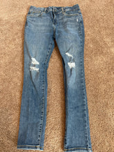Load image into Gallery viewer, Art class jeans size 16  16
