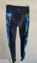 Load image into Gallery viewer, Athleta leggings size XS Adult XS
