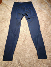 Load image into Gallery viewer, Old Navy Elevate Go-Dry leggings, size small, navy, side pockets Adult Small
