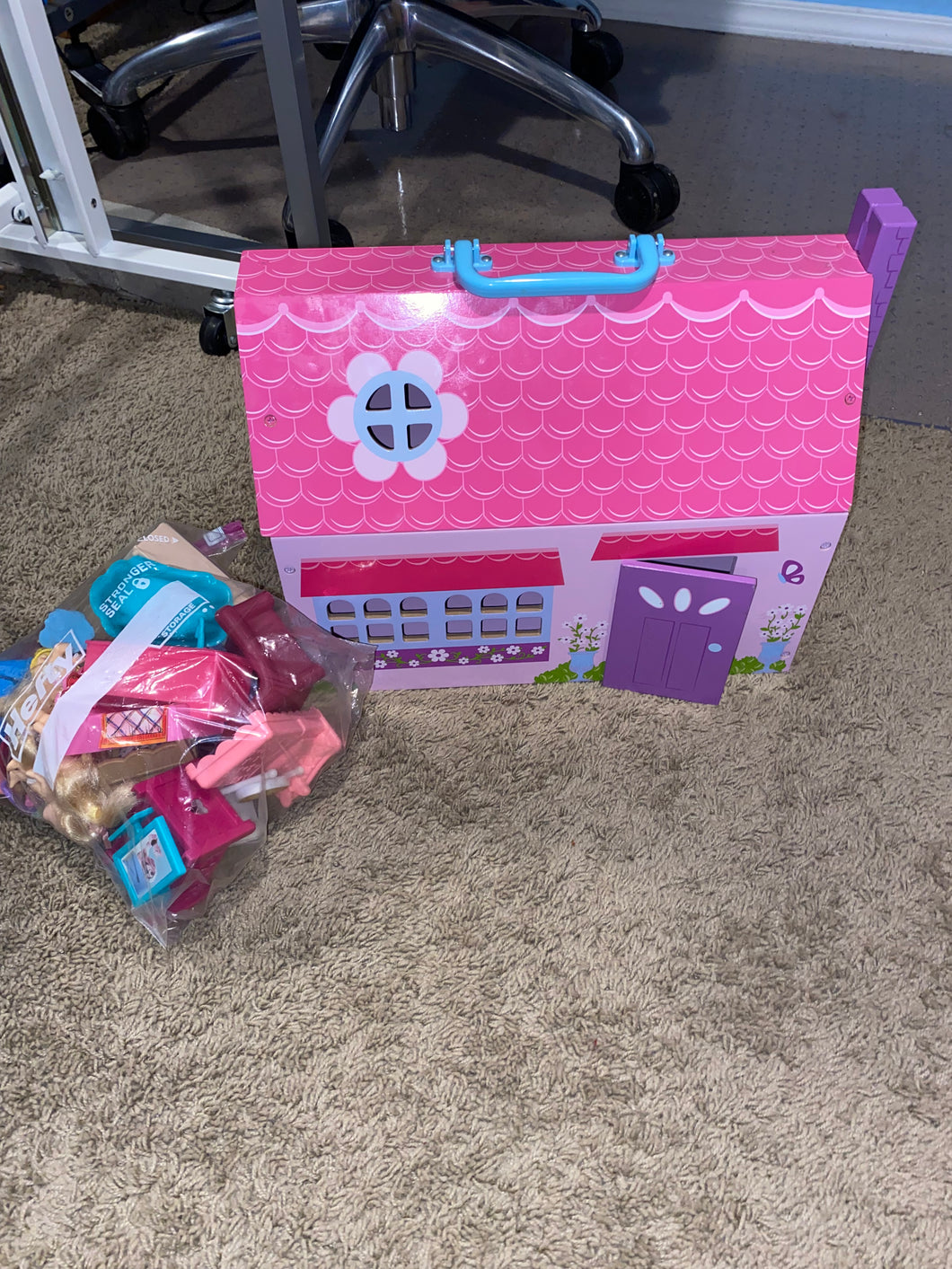 Playhouse with accessories