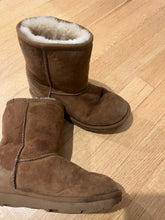 Load image into Gallery viewer, Ugg brown boots-  2
