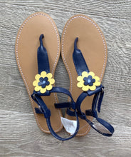 Load image into Gallery viewer, Gymboree Girls Tan Sandals With flower 2
