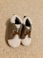 Load image into Gallery viewer, Baby Shoes 6-9 Months 6 months
