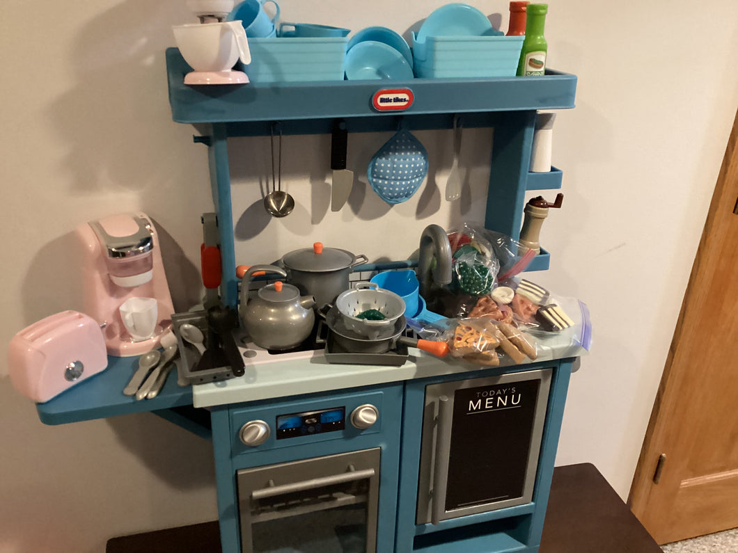 Little Tikes Play Kitchen and Lots of Accessories
