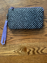 Load image into Gallery viewer, NWT Thirty-one Easy Going Wristlet
