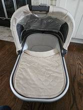 Load image into Gallery viewer, Uppababy Vista 2015+ Cream Bassinet
