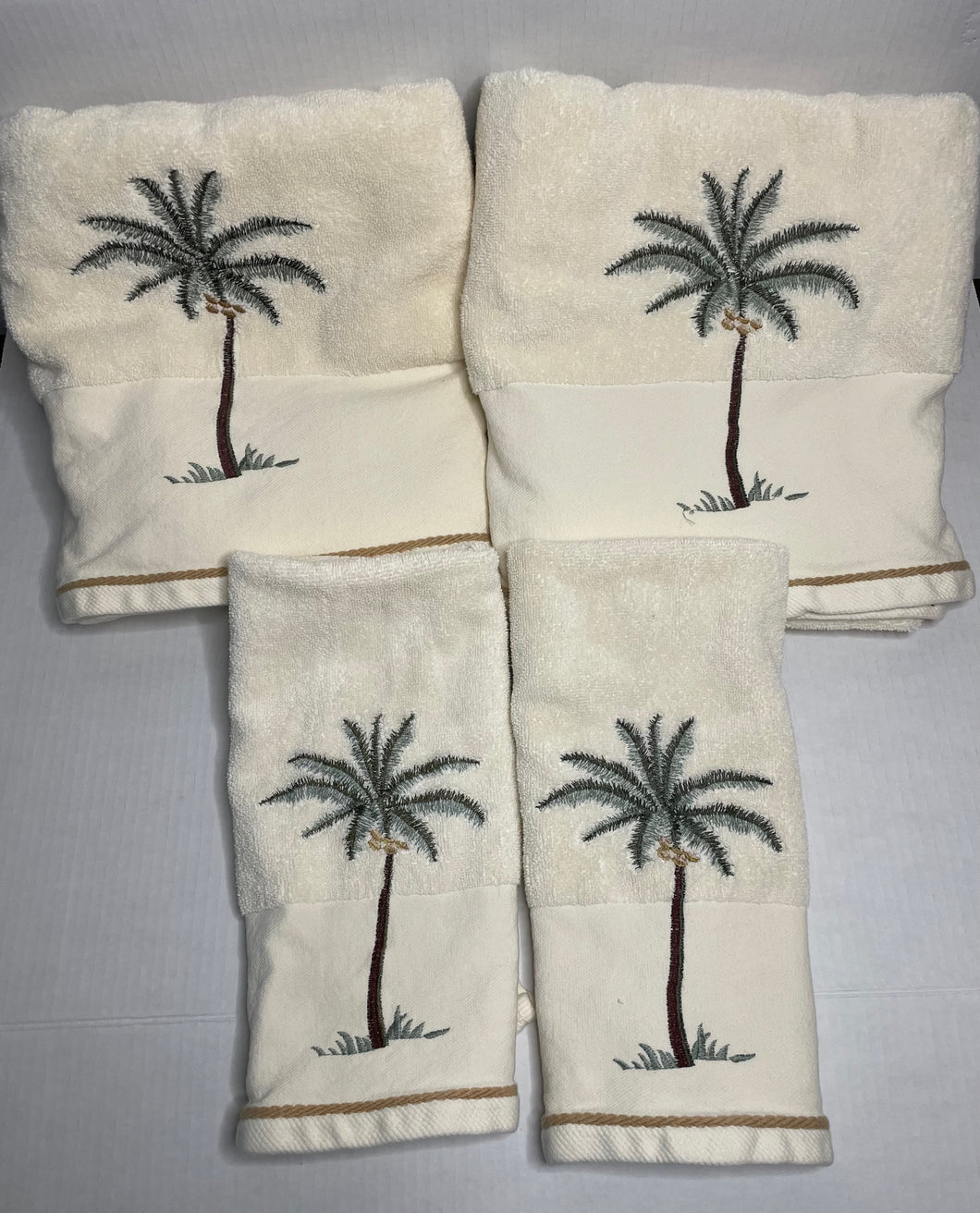 🌴Palm tree towels 2 large & 2 small